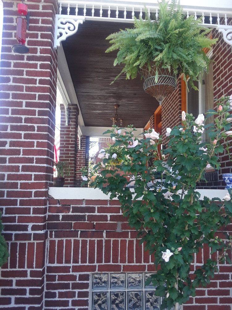 The Old Parsonage Bed and Breakfast 23/64