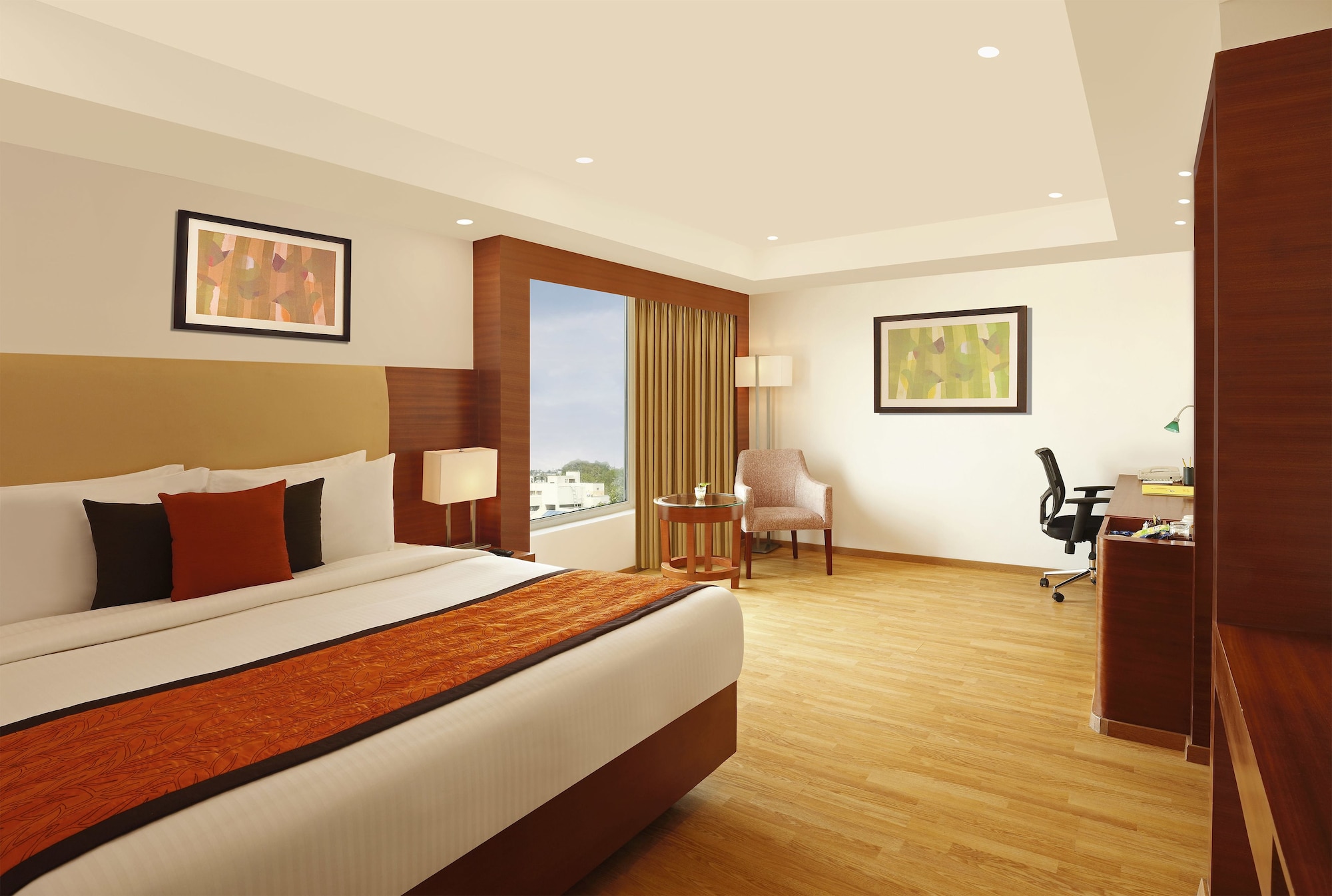 EXECUTIVE, SUITE