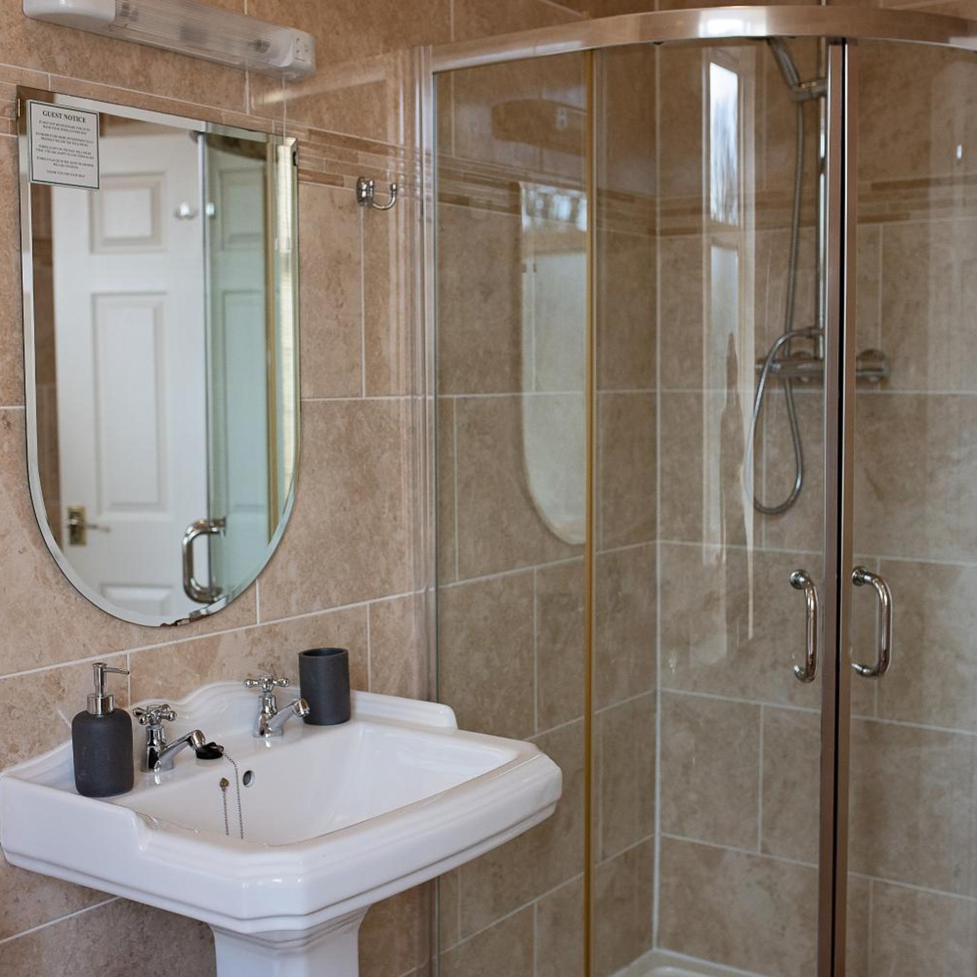 Glenesk Hotel 50/50