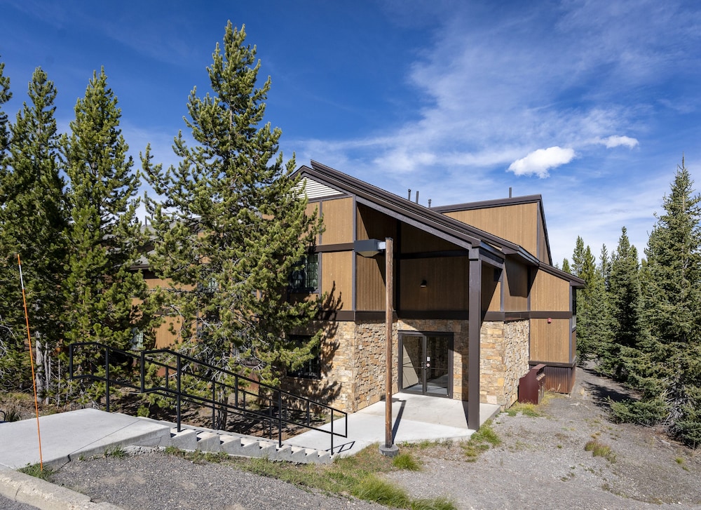Grant Village in YELLOWSTONE - WY