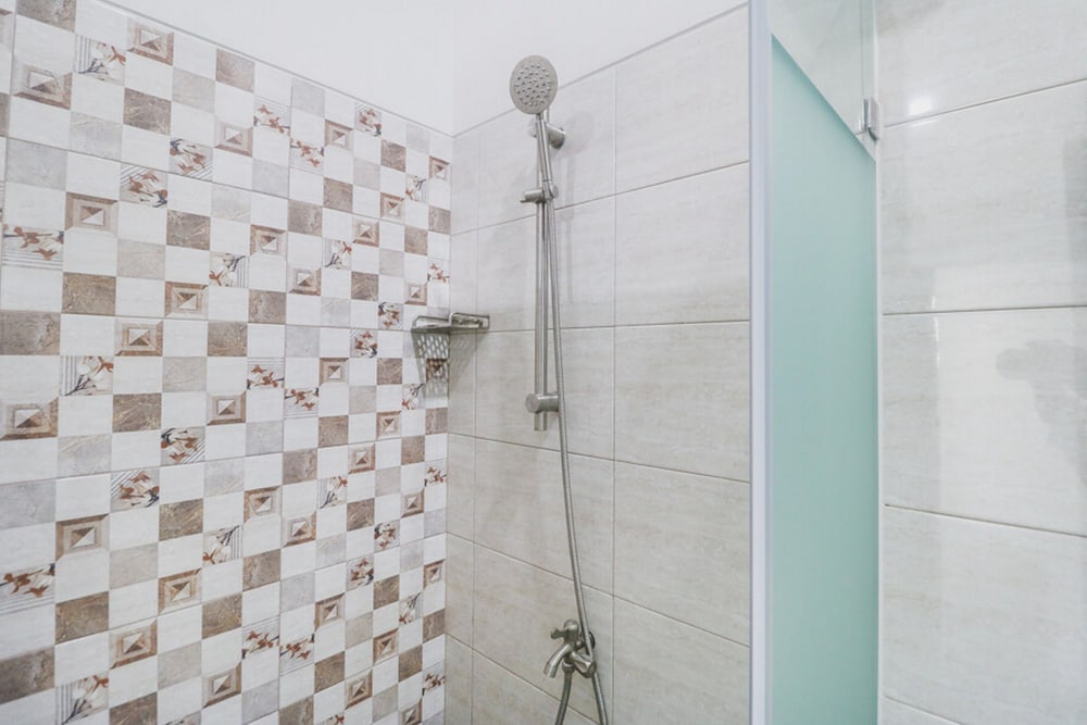 RedDoorz Plus near Living Plaza Jababeka 13/35