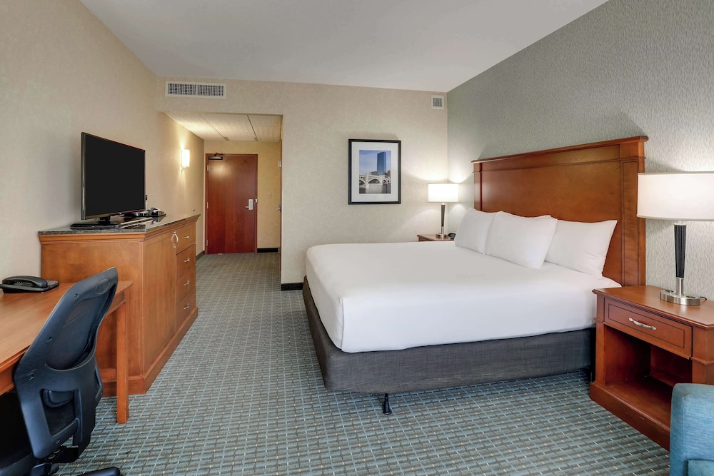 Drury Inn And Suites Grand Rapids 12/77