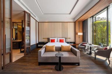 Executive Suite Pool View