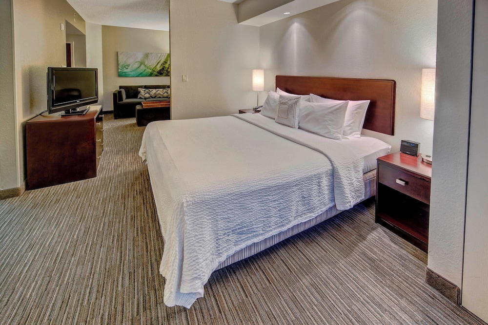 STUDIO, KING BED, SOFA