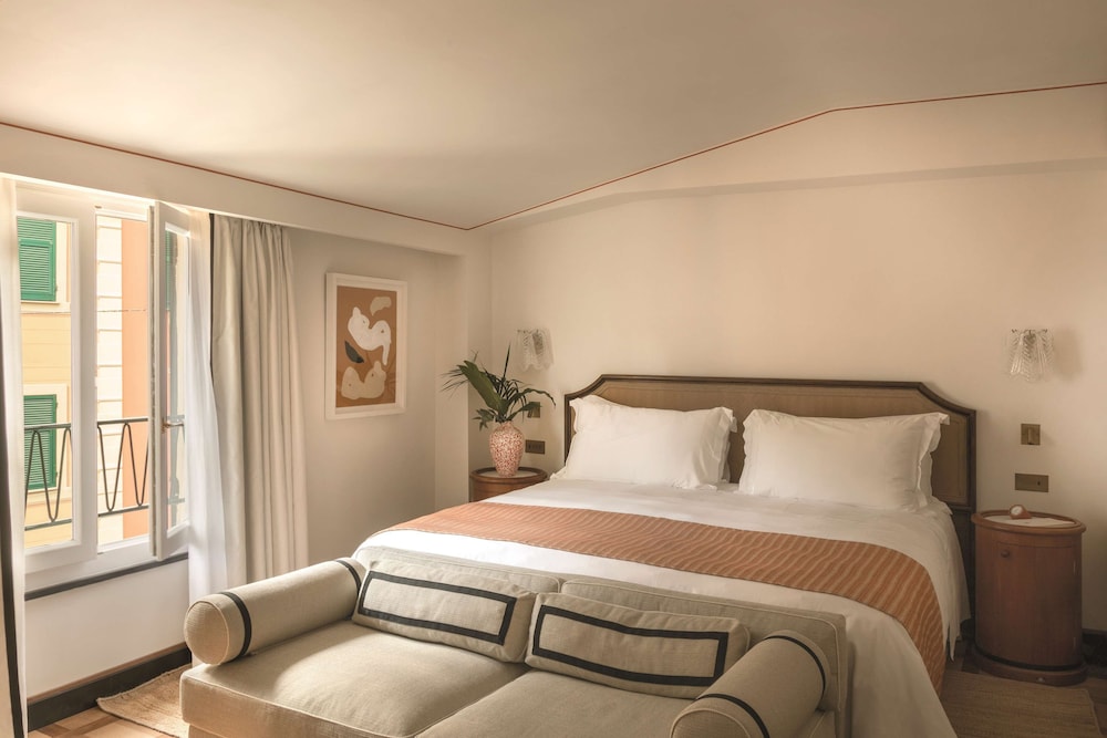 Superior, King Bed, Village View