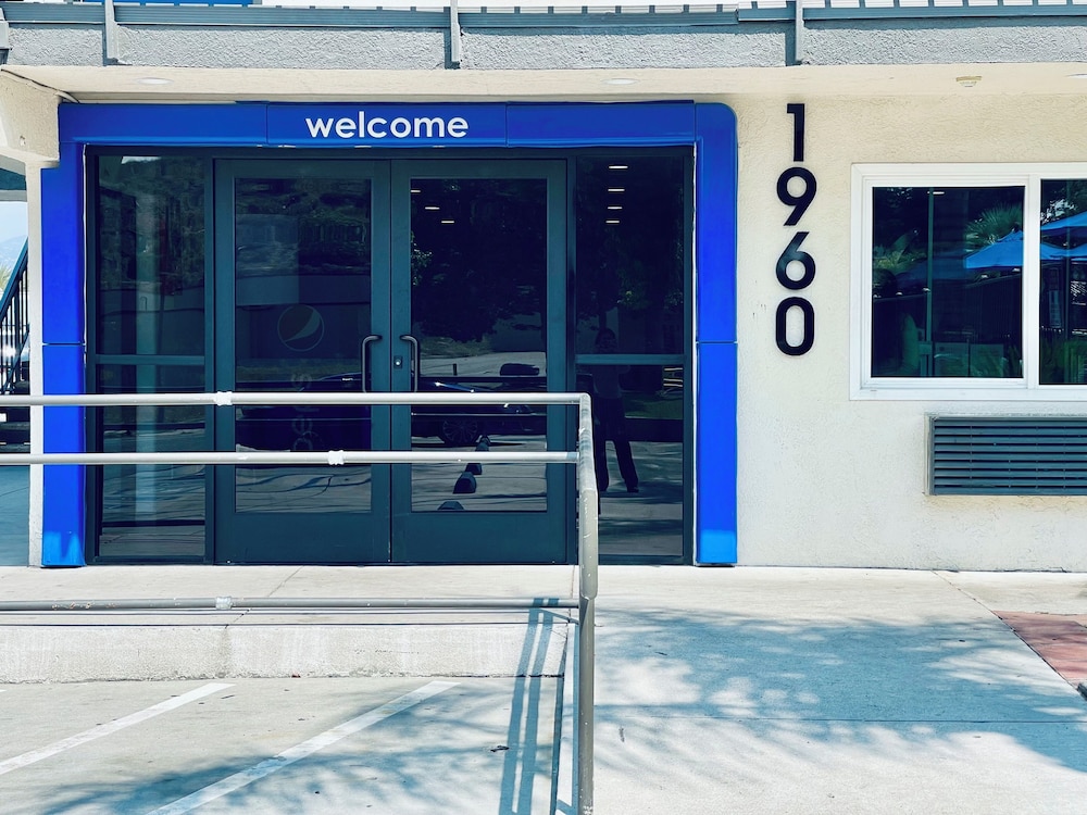 Motel6 San Bernardino, CA - North 7/58