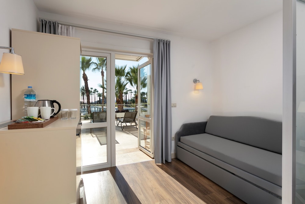 Seven Seas Hotel Blue 24/28