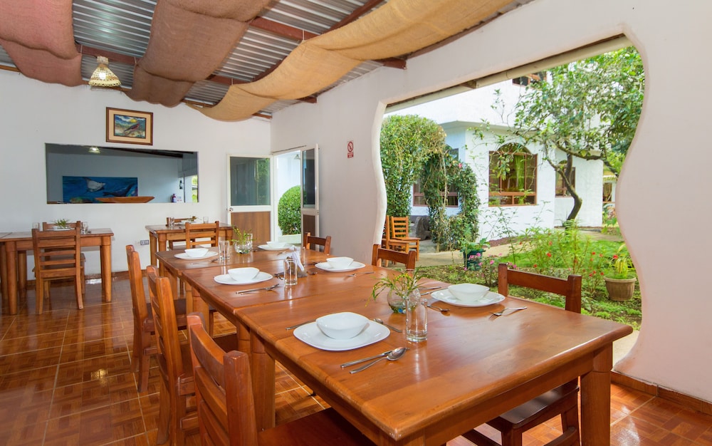 Twin Lodge Galapagos Hotel 48/68