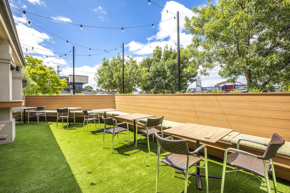 Nightelier Carrum Downs Sands Hotel 46/50