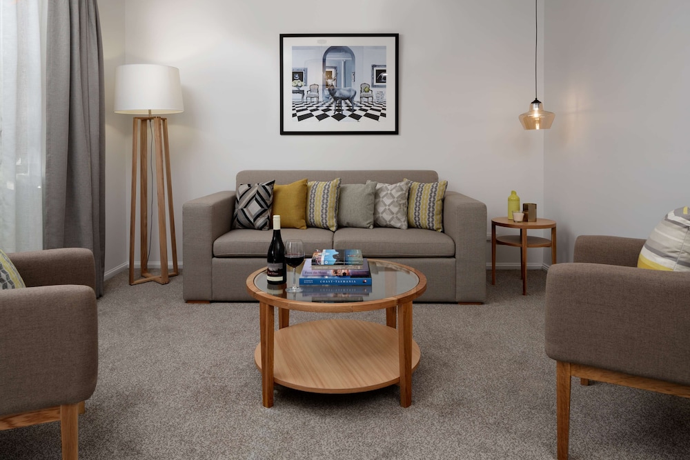 RYDGES HOBART 39/67