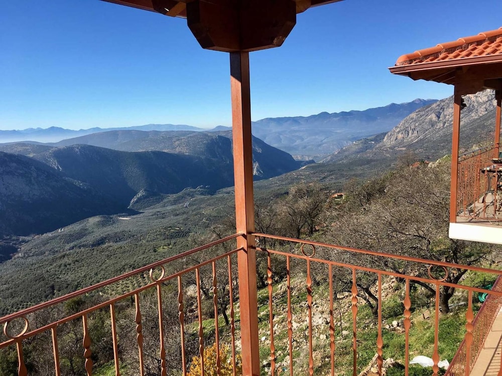 Almond House Suites Arachova 40/50