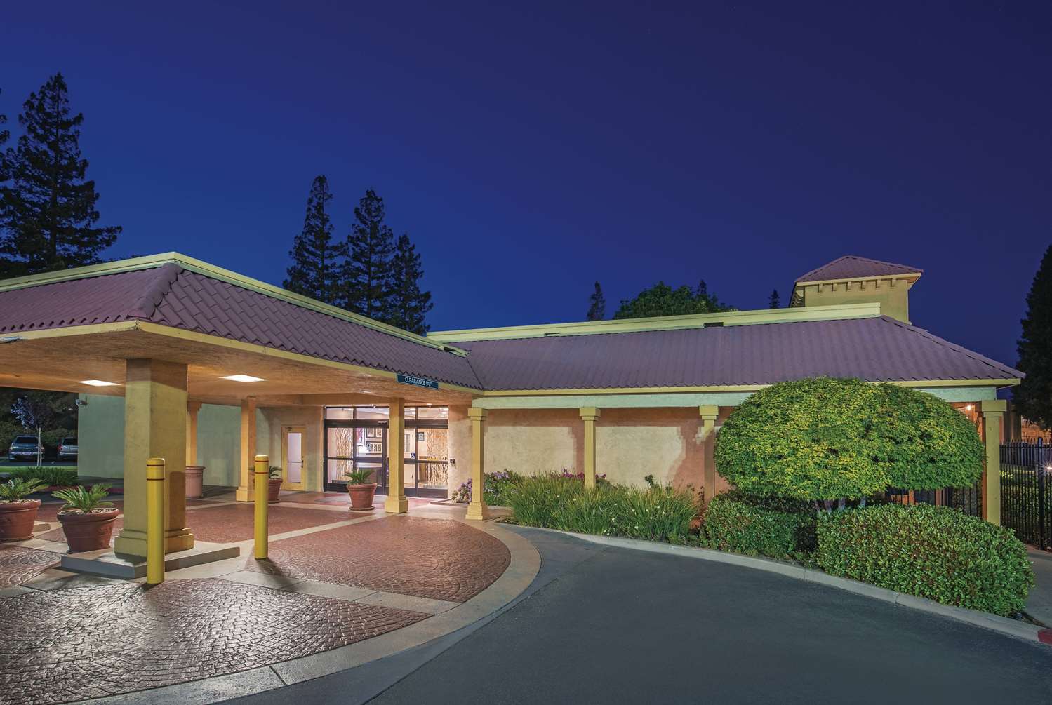 Howard Johnson by Wyndham Sacramento Downtown 2/58