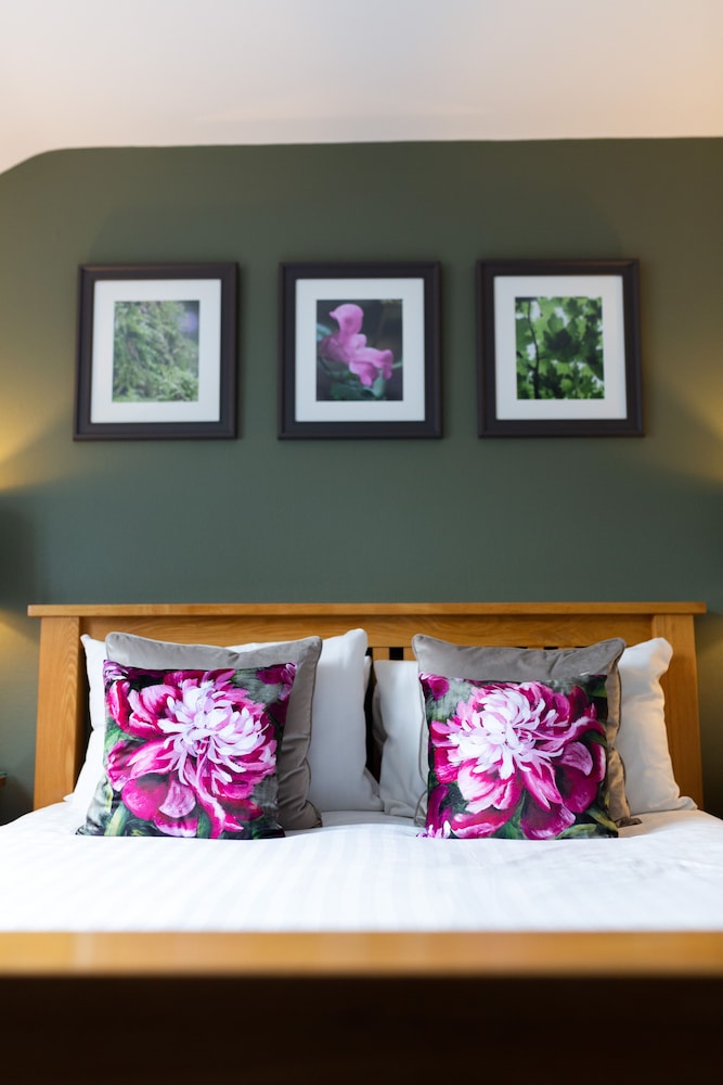 Rufford Arms Hotel 40/74