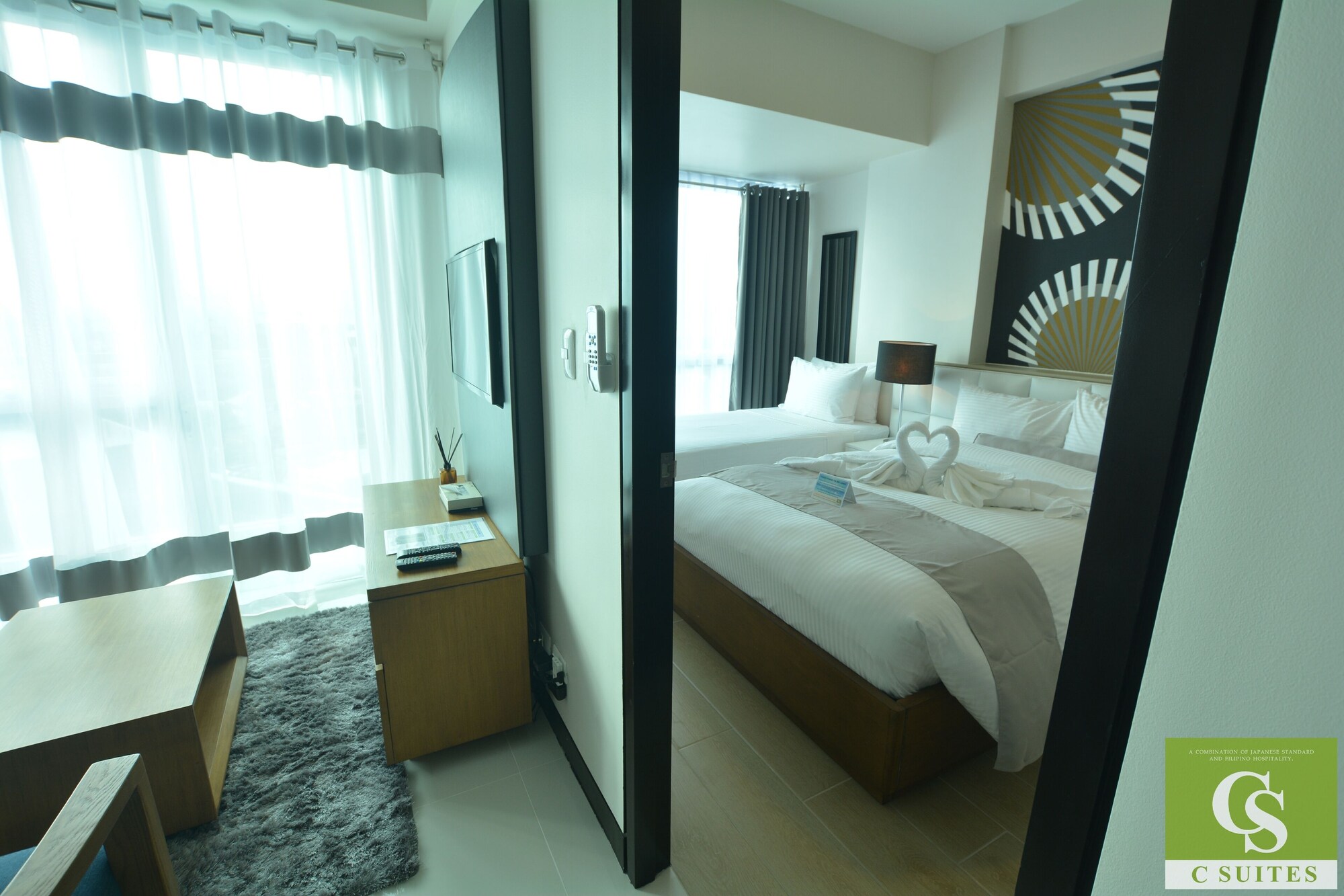 SUITE, TWIN BEDS