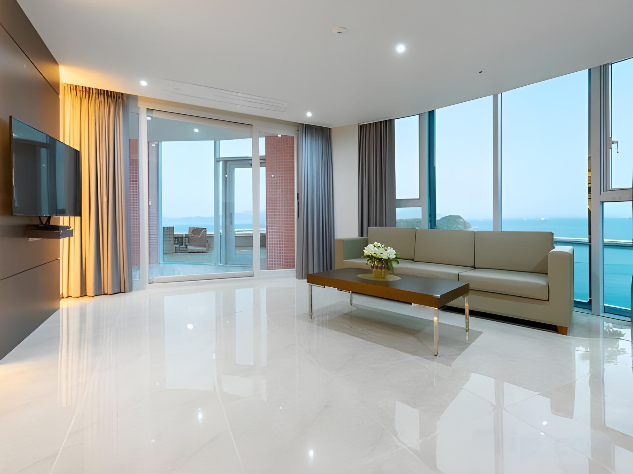 Pool, Suite, Ocean View, Corner