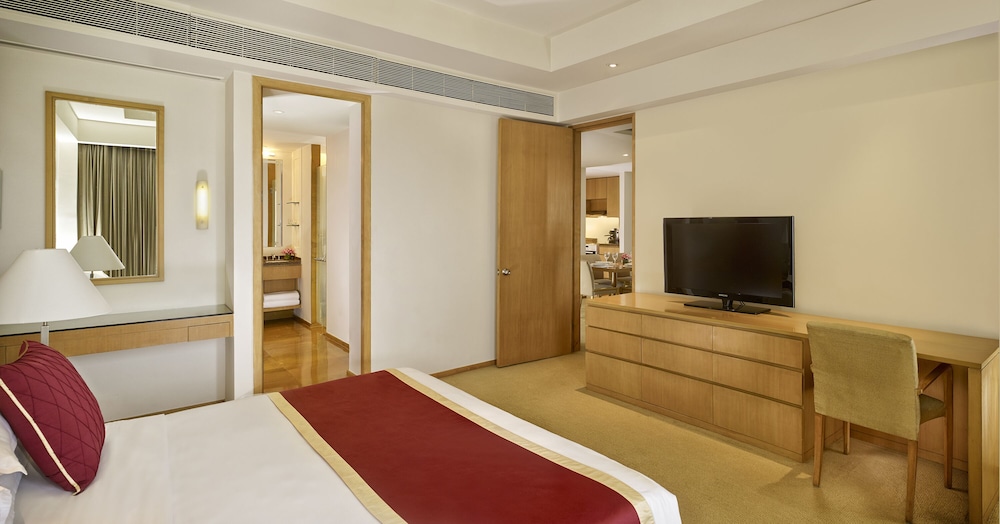 Grand Hyatt Mumbai Hotel and Residences 24/75