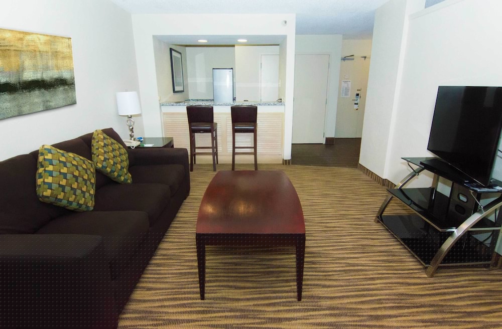 Holiday Inn St Petersburg N Clearwater 37/68