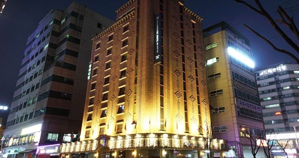Hotel Millennium 3/43