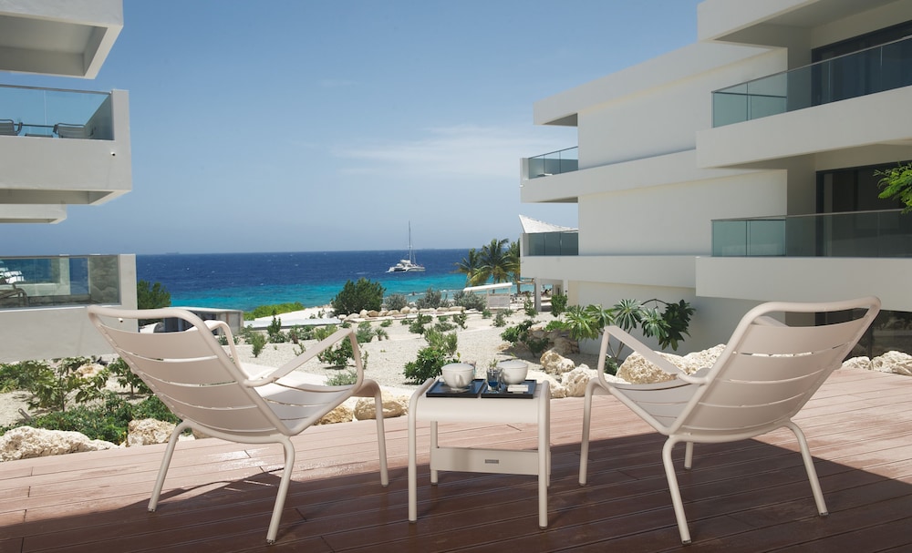 Papagayo Beach Hotel 52/76