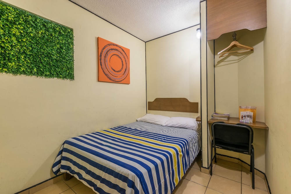 Hotel Mateos 1215 10/42