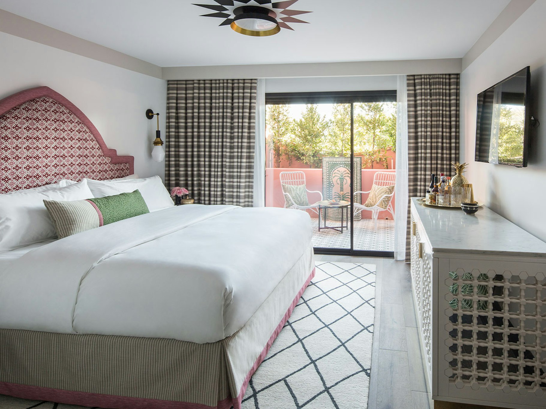 Guest Room, Superior, King Bed