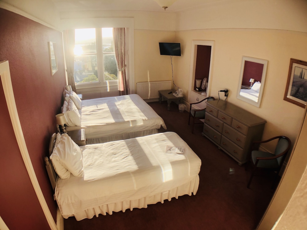 THE MANOR HOTEL 37/71