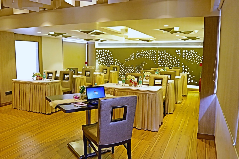 Oriental Residency Hotel 37/49