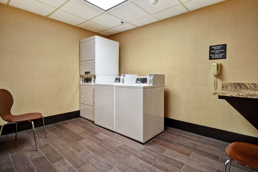 Hampton Inn Auburn 6/40