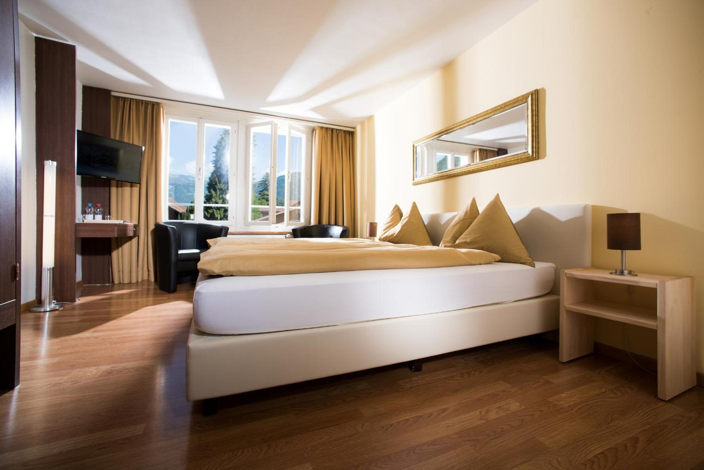 Comfort, Twin Beds, Low View