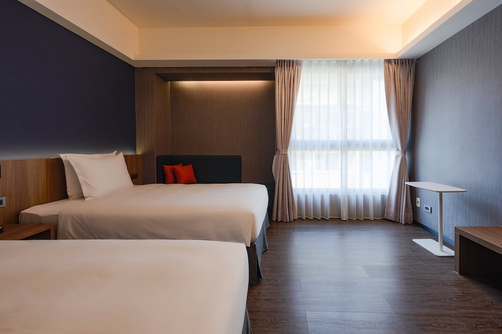 Holiday Inn Express Kaohsiung Love River 15/49