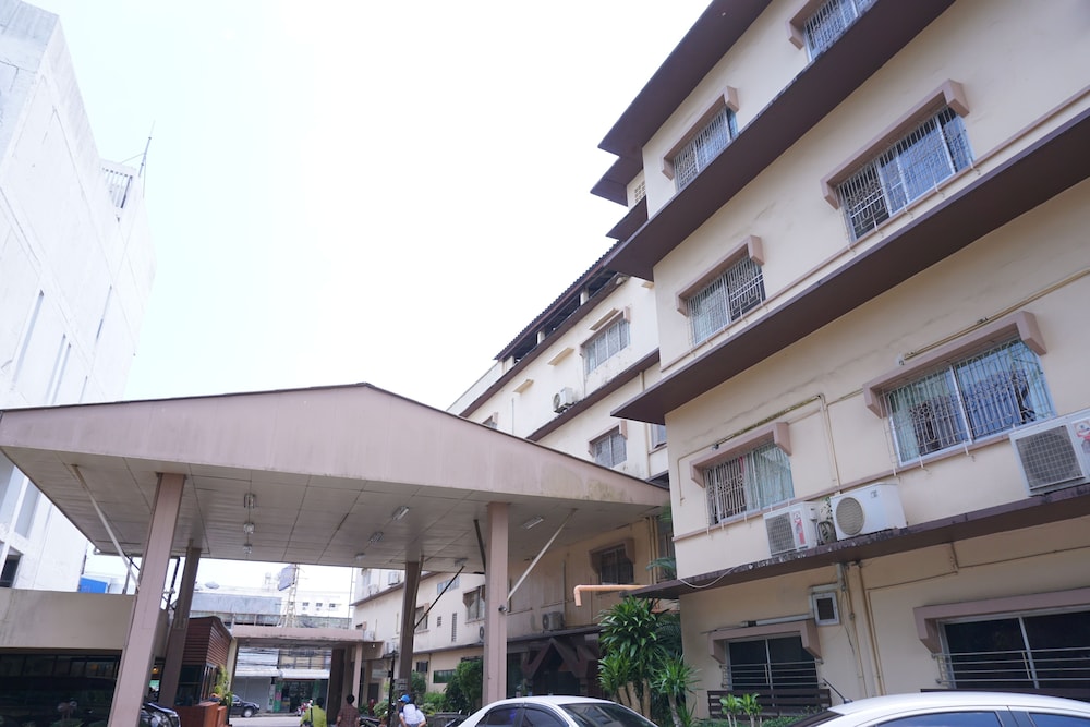 SRI CHUMPHON HOTEL photo3