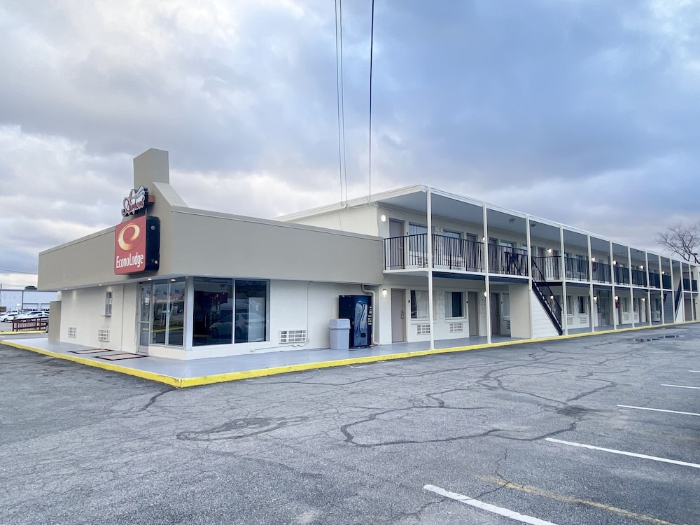 Econo Lodge Norfolk Airport 24/28