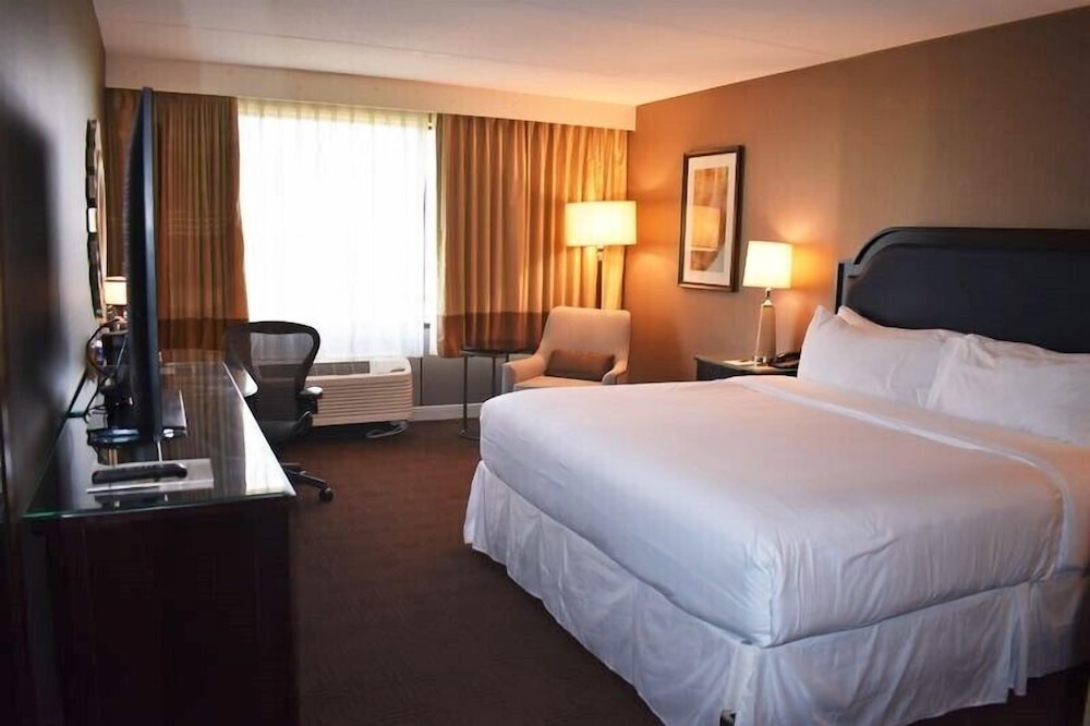 Room at Sheraton Lisle Naperville Hotel, LISLE - IL