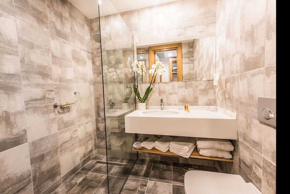 Ingate Hotel 50/50
