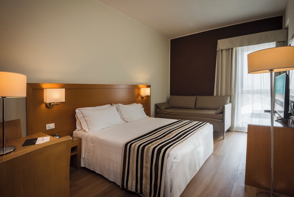 FAMILY, TWIN BEDS, BUNK BED