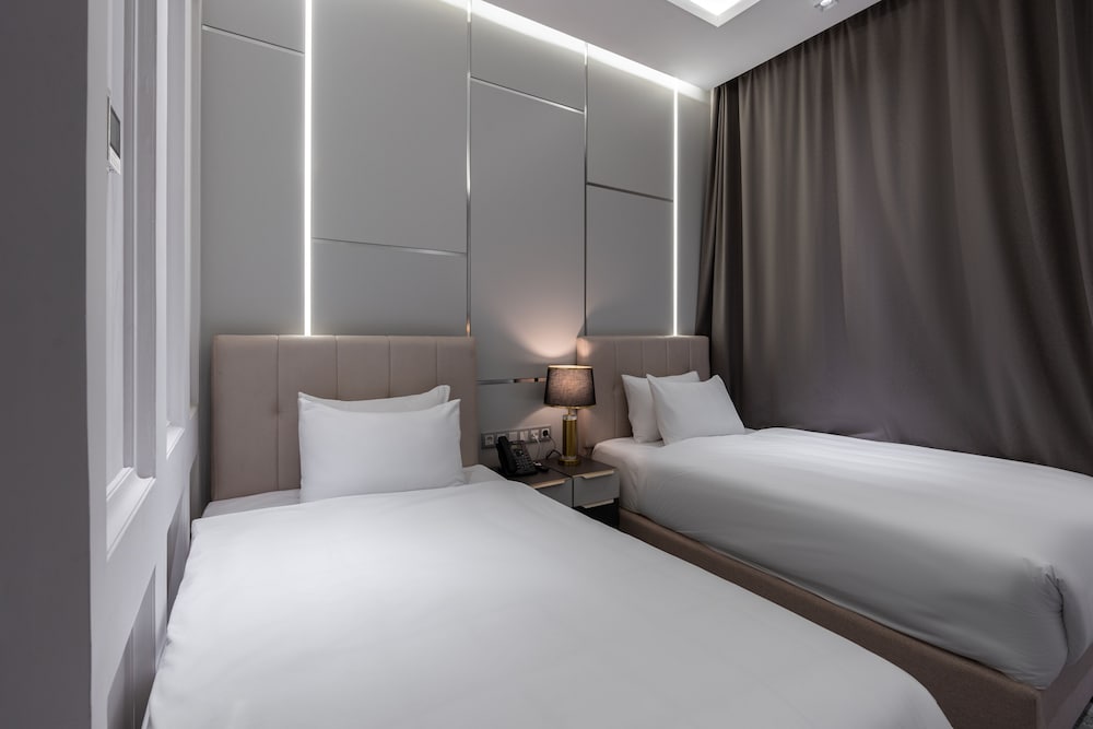 City, Twin Beds
