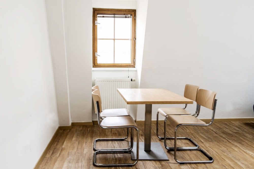 Hostel Eleven 48/48