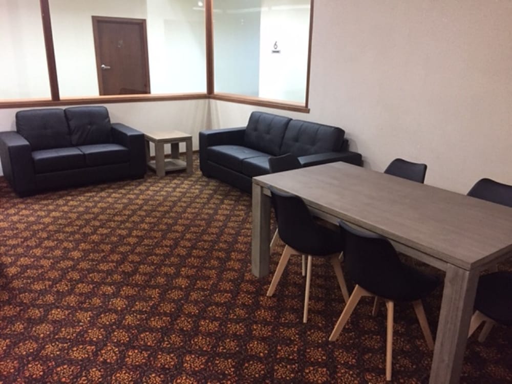 SOMERSET HOTEL 24/39