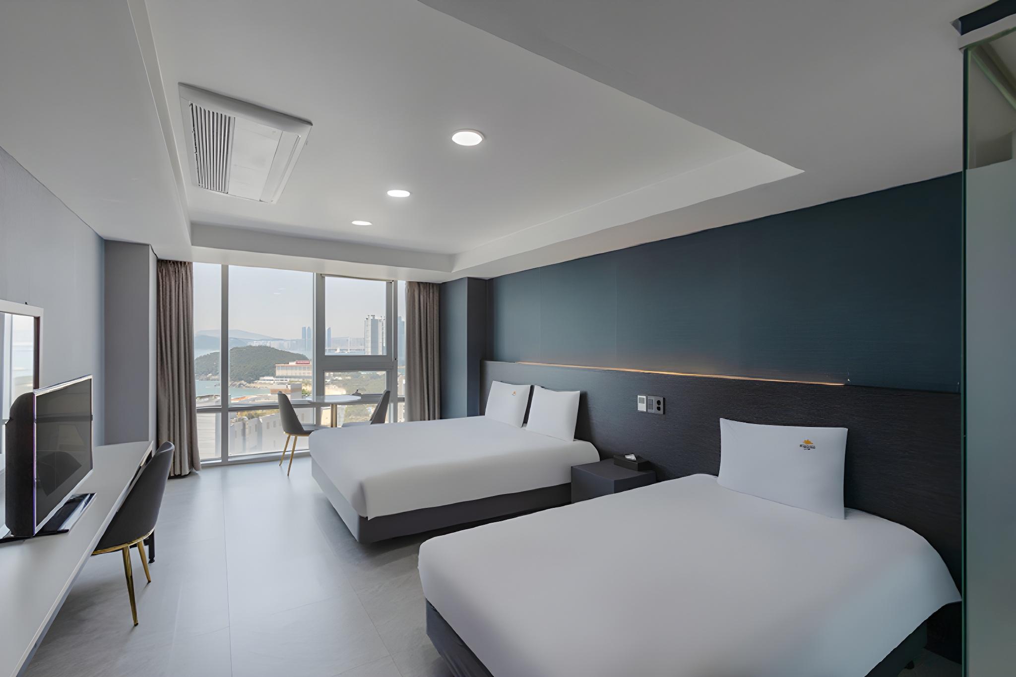 Family, Twin Beds, Ocean View, Pool Access, High Floor