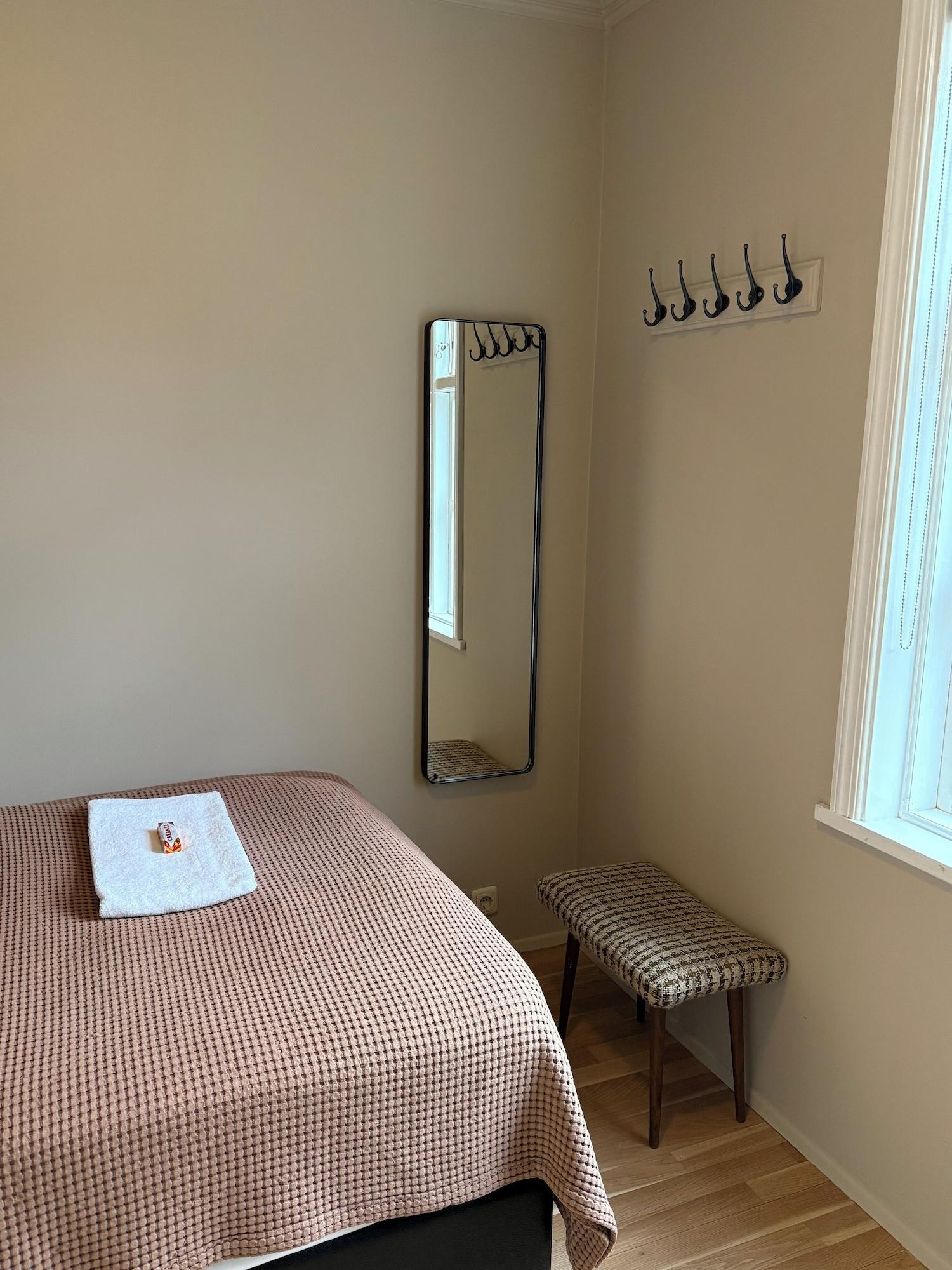 Room, Single