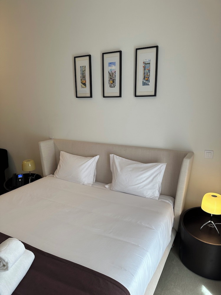 ROOM, DOUBLE BED