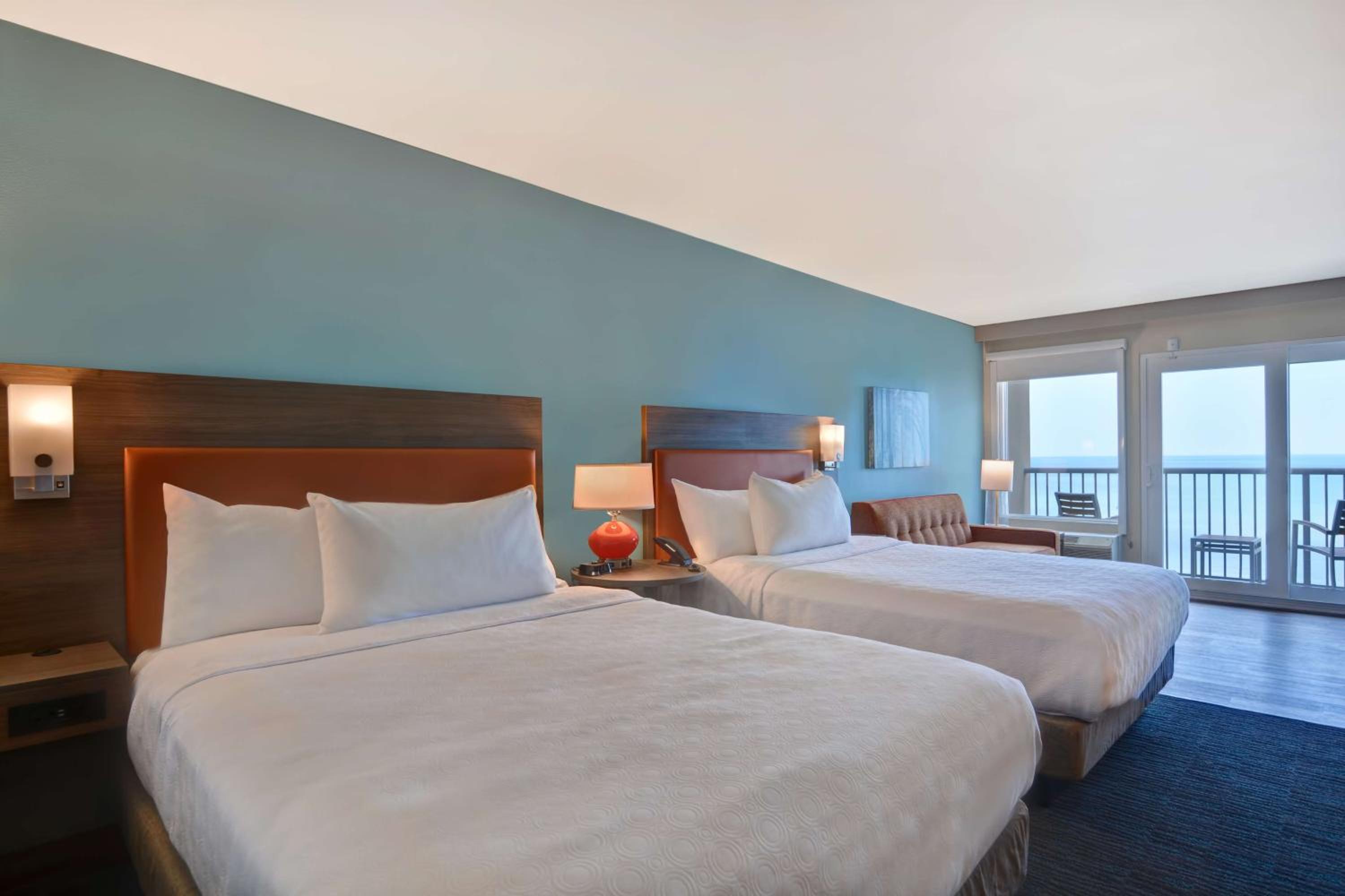 Studio, Suite, 2 Queen Beds, Ocean Front, Sofa