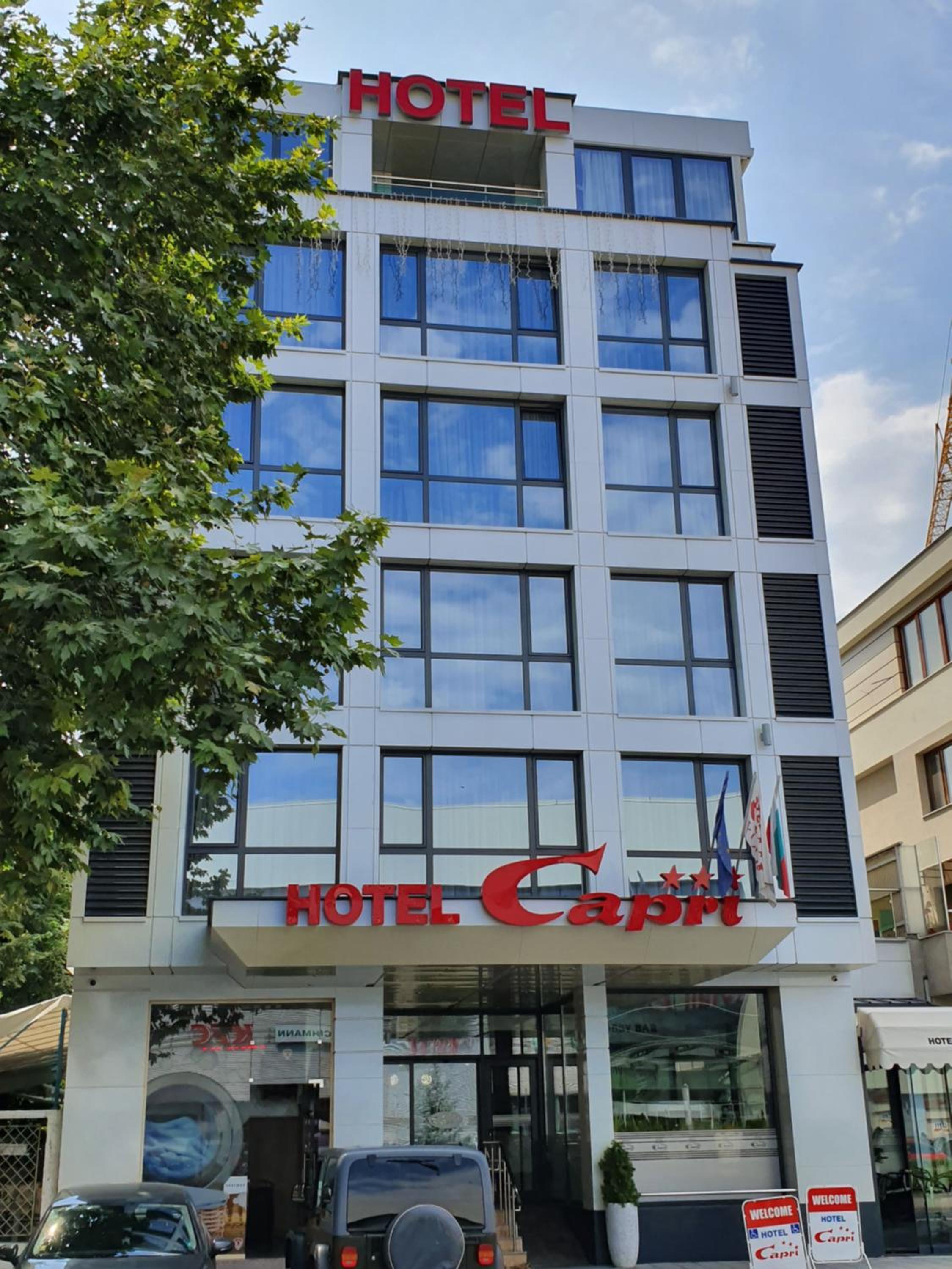 Hotel Capri 2/35