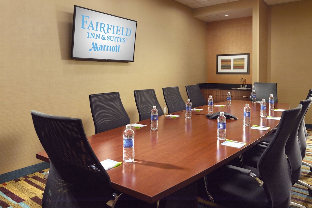 Fairfield Inn Suites Fayetteville North 39/50