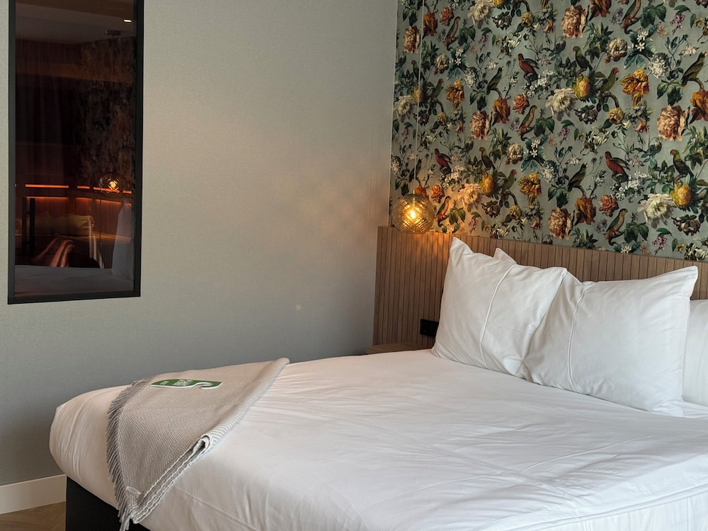 Junior Suite, King Bed, Sauna