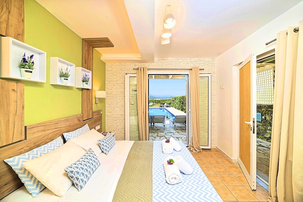 CRETAN MANSION 8/46