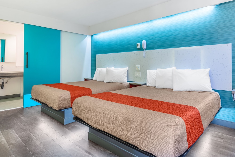room, 2 queen beds