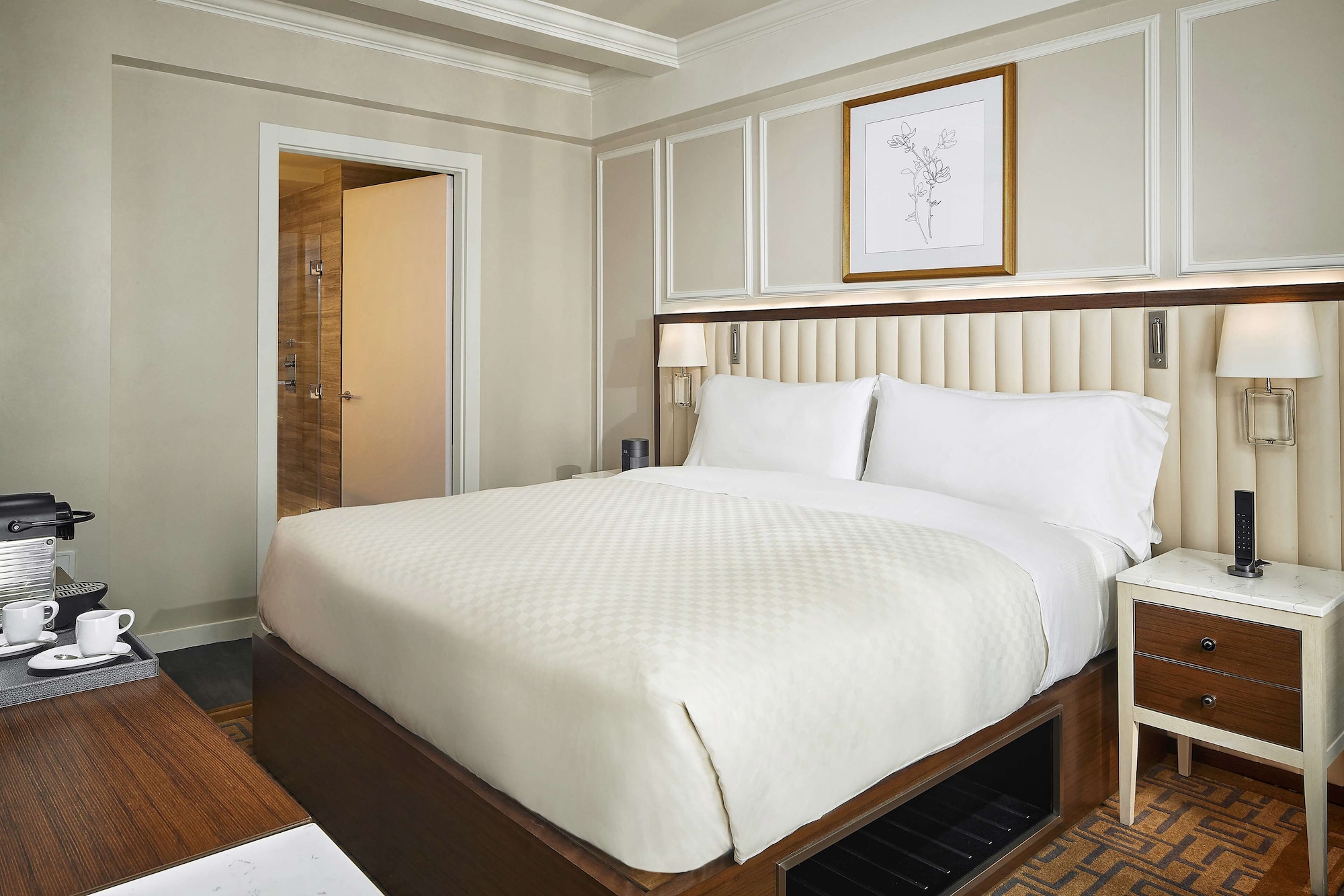 DELUXE, STUDIO, KING BED