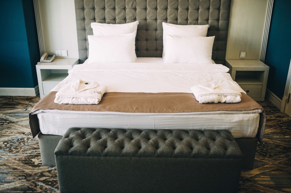 Emerald Suite Hotel 16/37