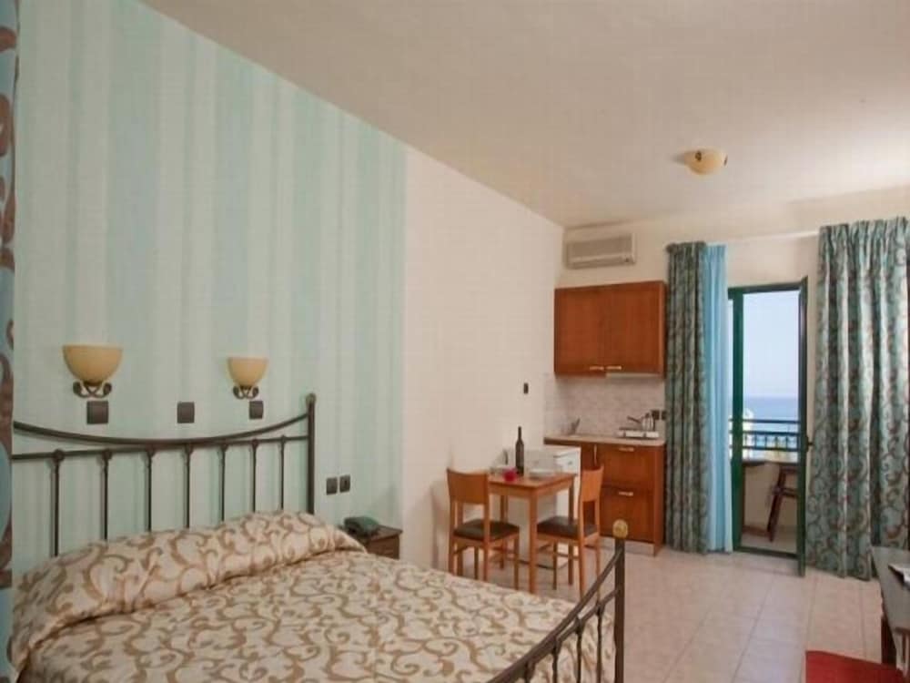 Dias Hotel and Apartments 22/50